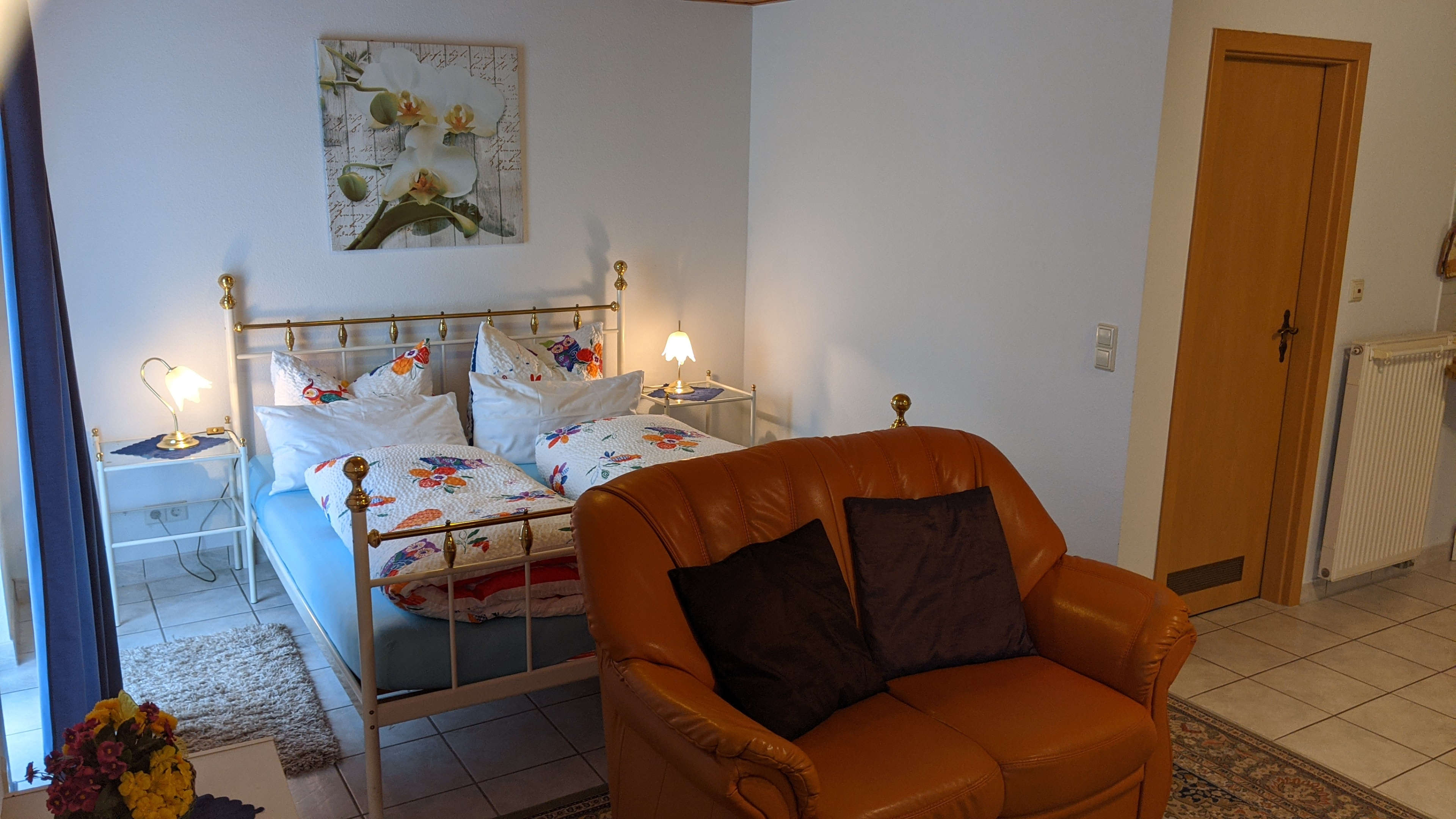 Wohnung 2: Couch und Bett